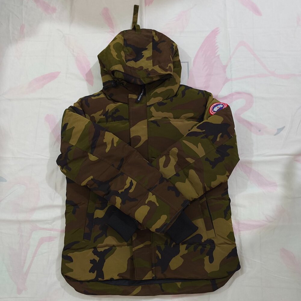 Canada Goose Camouflage Print Quilted Hooded Down Jacket